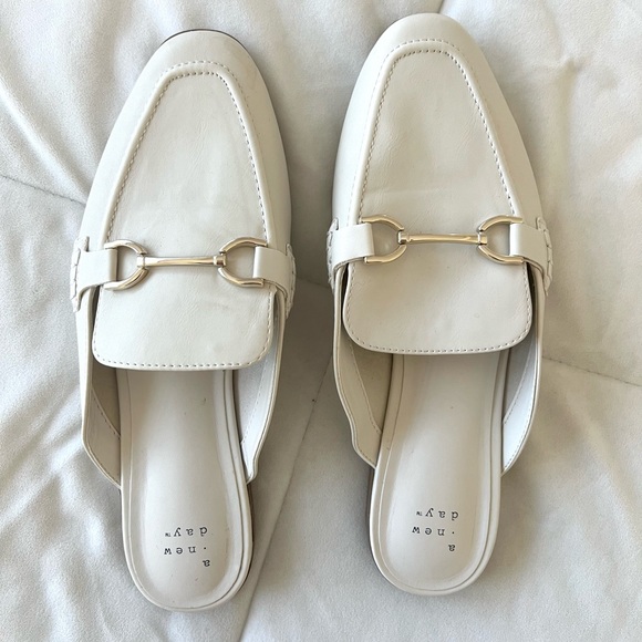 Mules - Picture 1 of 1